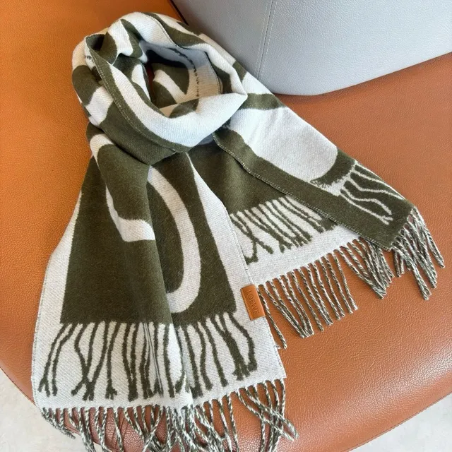 Loewe Anagram أخضر الجيش أبيض نمط تجريدي هندسي بأطراف فرنجية Cashmere وشاح 3