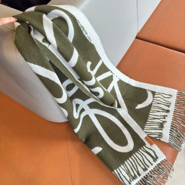 Loewe Anagram أخضر الجيش أبيض نمط تجريدي هندسي بأطراف فرنجية Cashmere وشاح 4