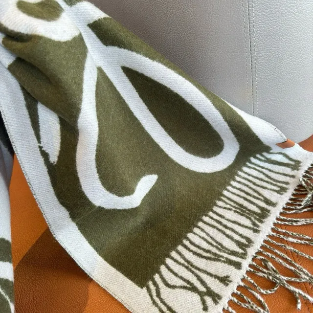 Loewe Anagram أخضر الجيش أبيض نمط تجريدي هندسي بأطراف فرنجية Cashmere وشاح 7