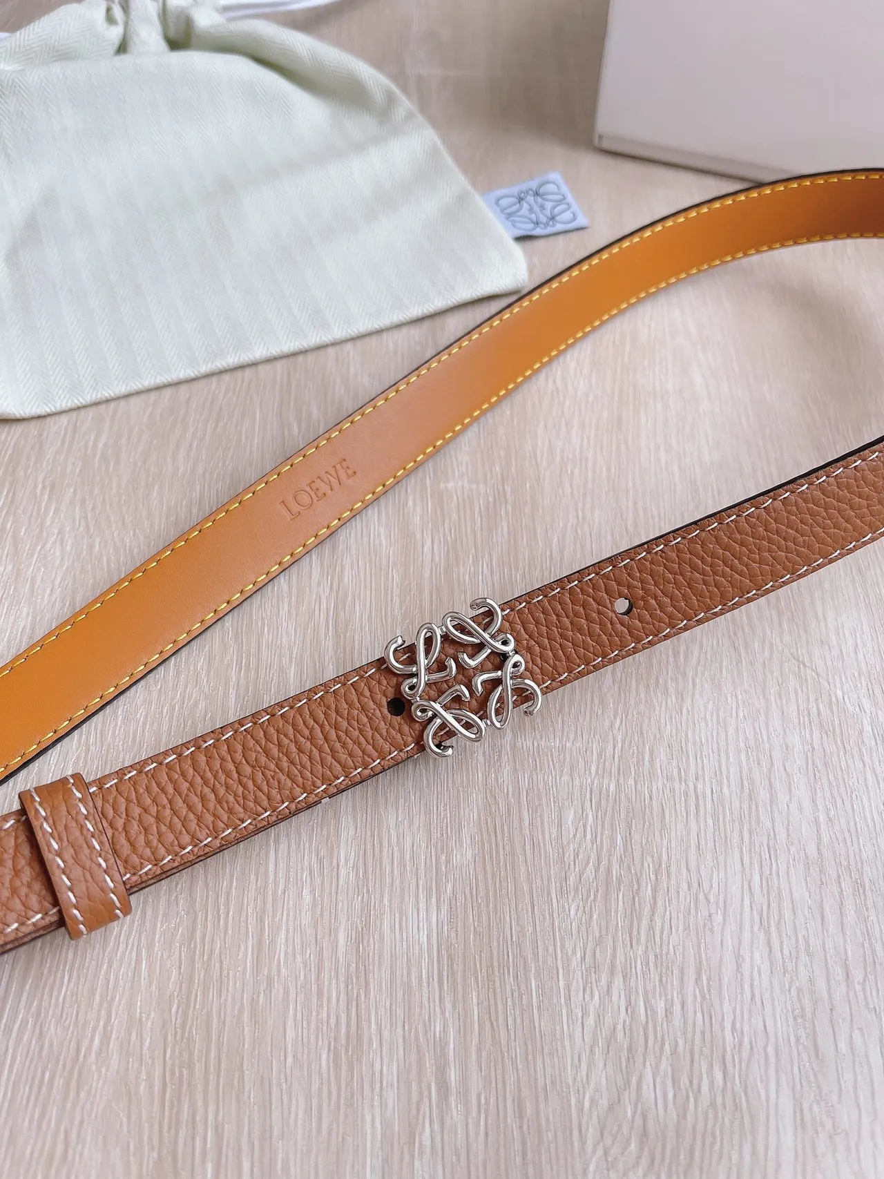 Loewe Anagram Belt বাদামি কমলা দানাদার বৈপরীত্য লাইনিং চামড়ার বেল্ট 2