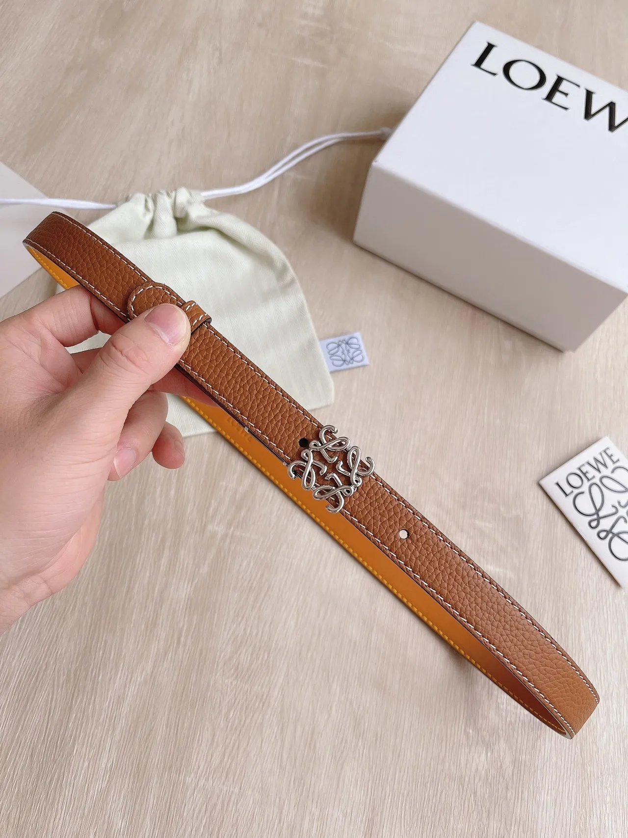 Loewe Anagram Belt বাদামি কমলা দানাদার বৈপরীত্য লাইনিং চামড়ার বেল্ট 3