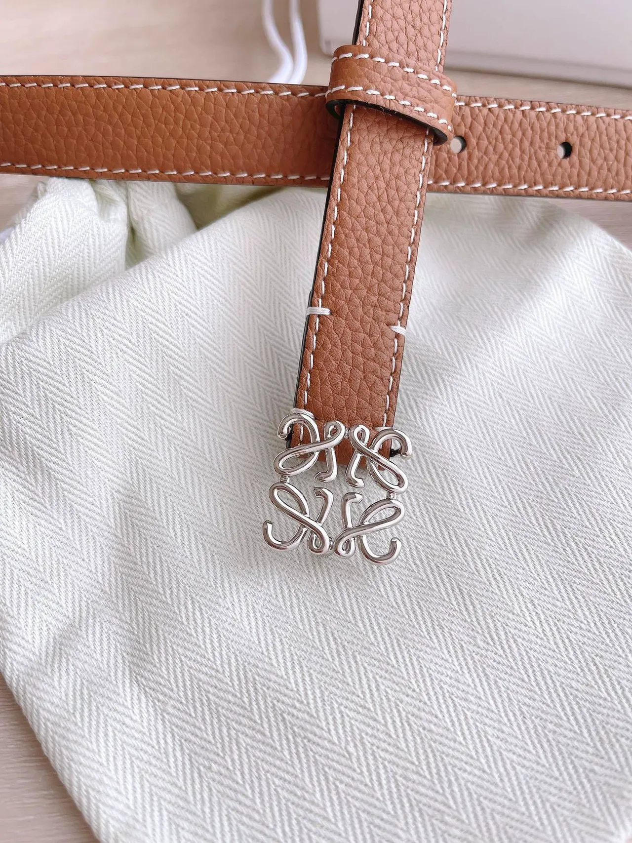 Loewe Anagram Belt বাদামি কমলা দানাদার বৈপরীত্য লাইনিং চামড়ার বেল্ট 6