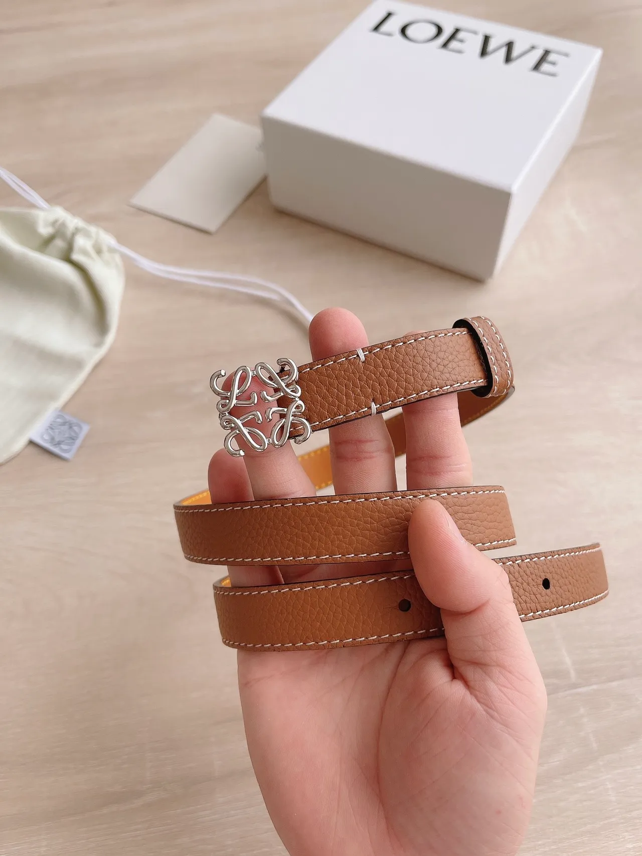 Loewe Anagram Belt বাদামি কমলা দানাদার বৈপরীত্য লাইনিং চামড়ার বেল্ট 8