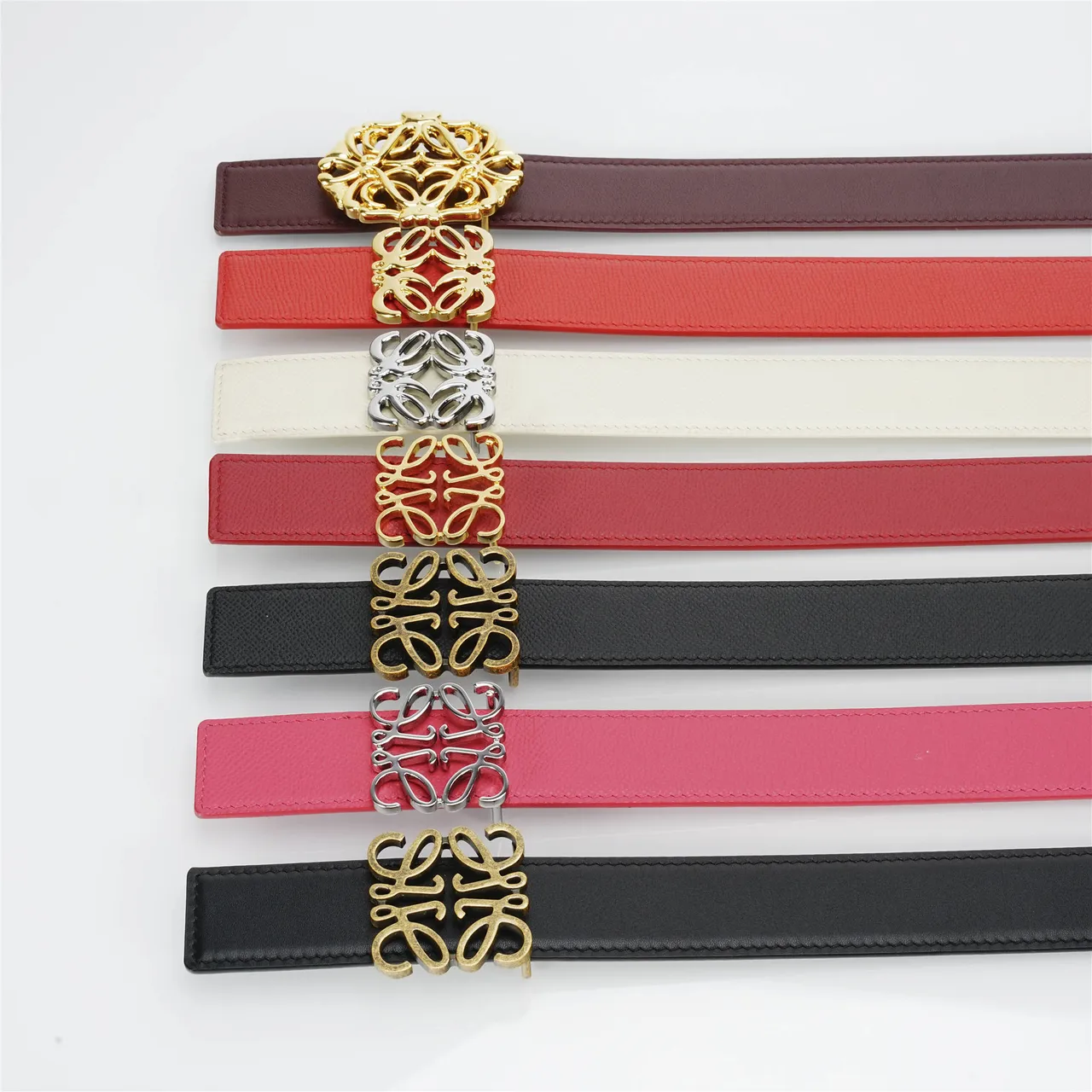 Loewe Anagram Belt Ceinture en cuir texturé rouge 2