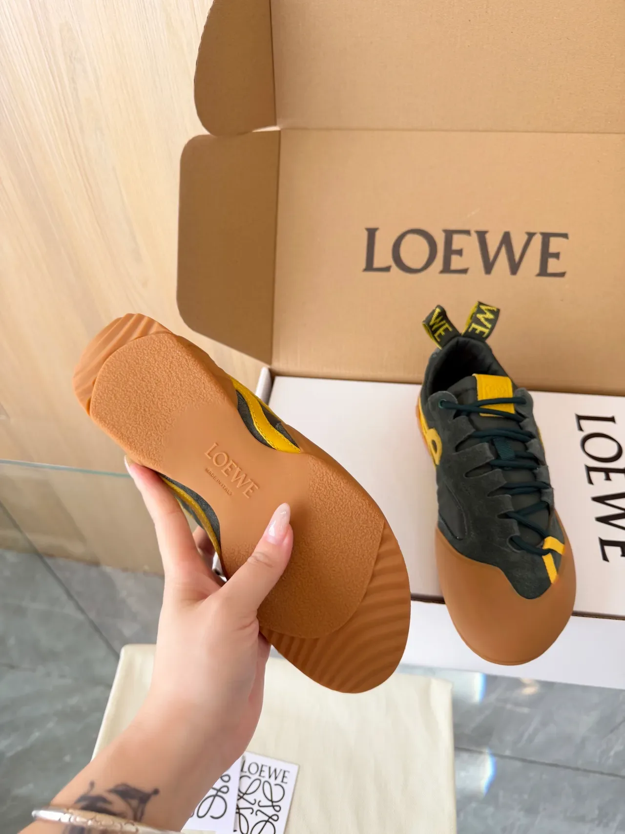 Loewe Verde Amarelo Low-Top Camurça e Couro Mistura Tênis Lifestyle 2