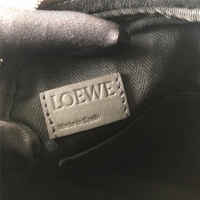 Loewe Puzzle حقيبة كتف هيكلية رمادي زيتوني وبيج 3
