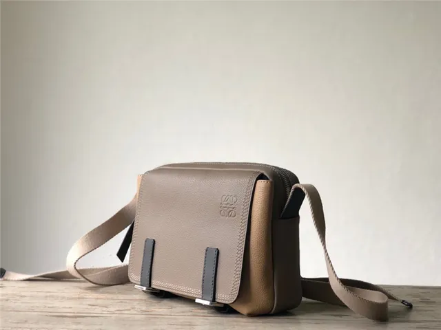 Loewe Puzzle حقيبة كتف هيكلية رمادي زيتوني وبيج 9