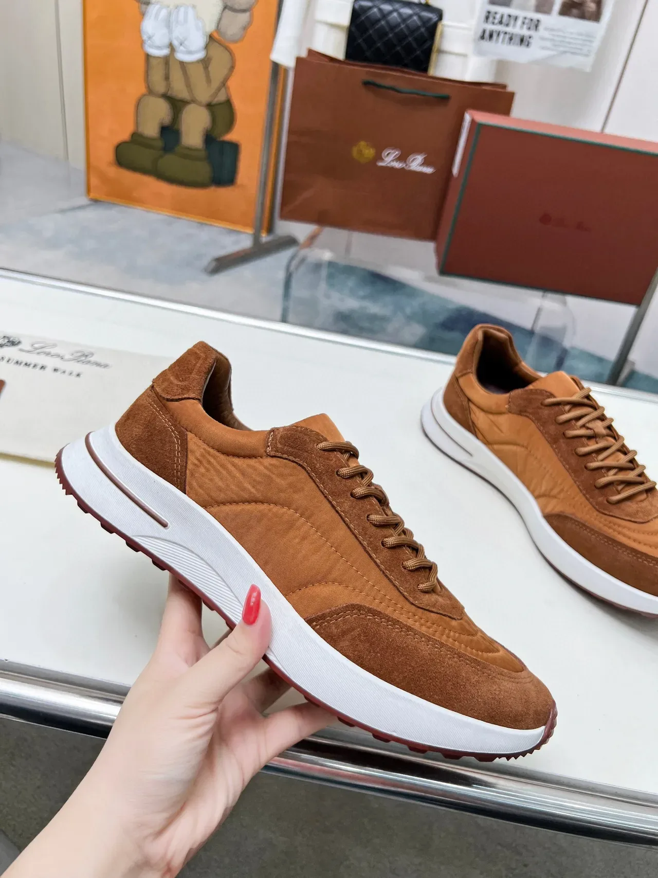 Loro Piana Zapatillas Lifestyle Marrón Blanco con parte superior de ante y textil construcción de paneles en capas 2
