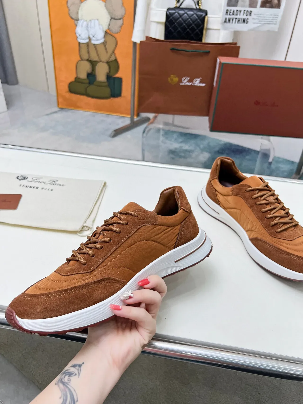 Loro Piana Zapatillas Lifestyle Marrón Blanco con parte superior de ante y textil construcción de paneles en capas 3