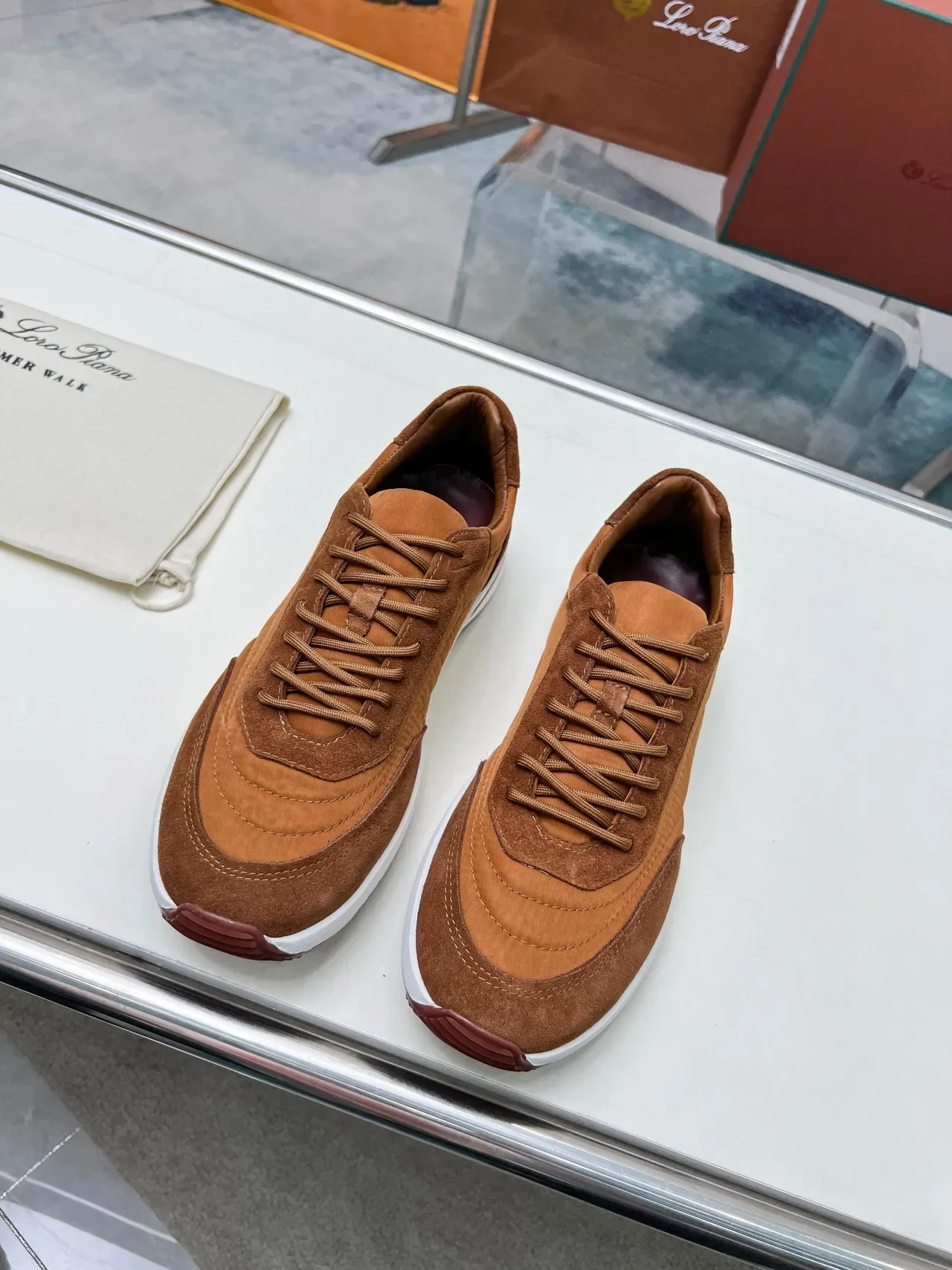 Loro Piana Zapatillas Lifestyle Marrón Blanco con parte superior de ante y textil construcción de paneles en capas 5