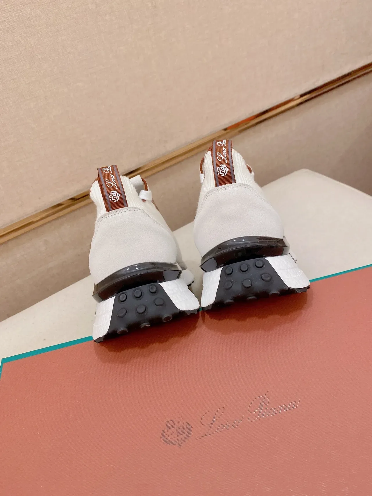 Loro Piana Flow Runner 白棕色针织鞋面 皮革装饰系带 生活方式运动鞋 3