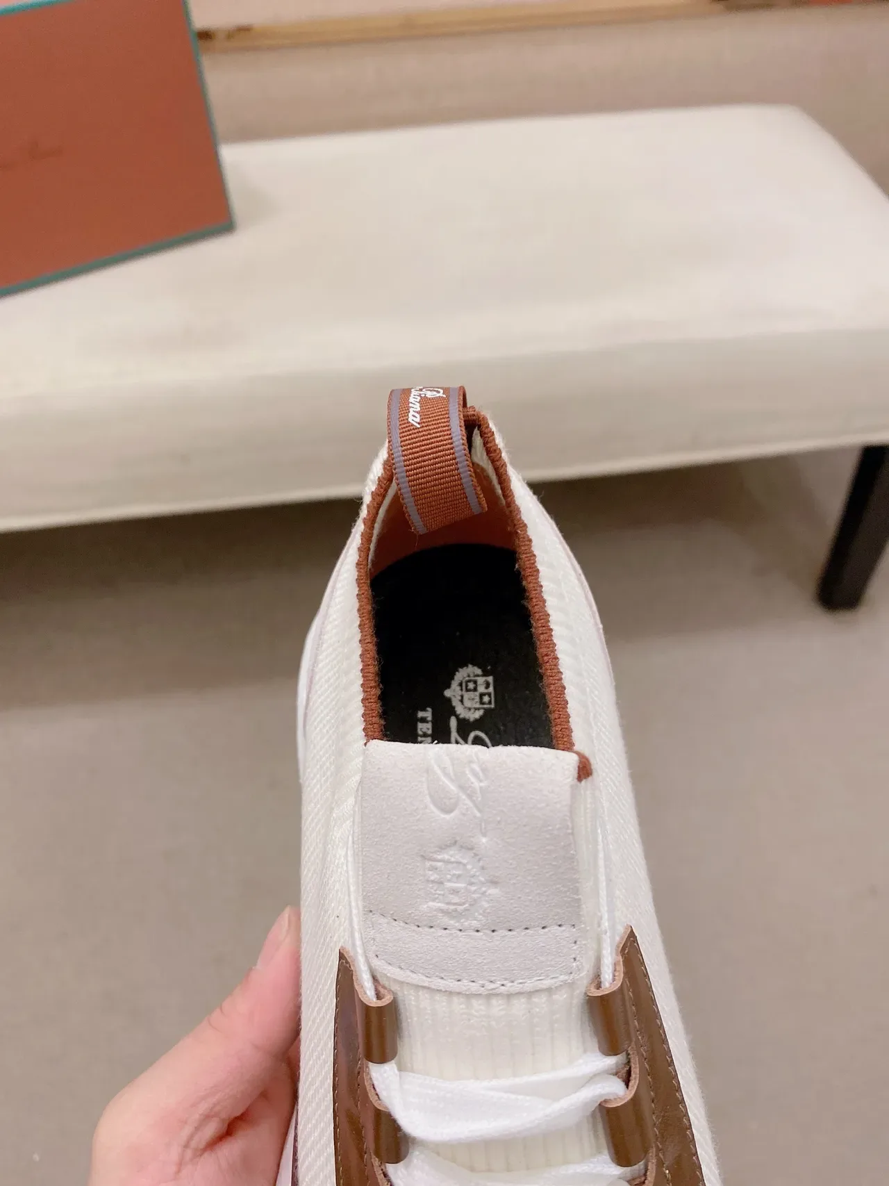 Loro Piana Flow Runner 白棕色针织鞋面 皮革装饰系带 生活方式运动鞋 4