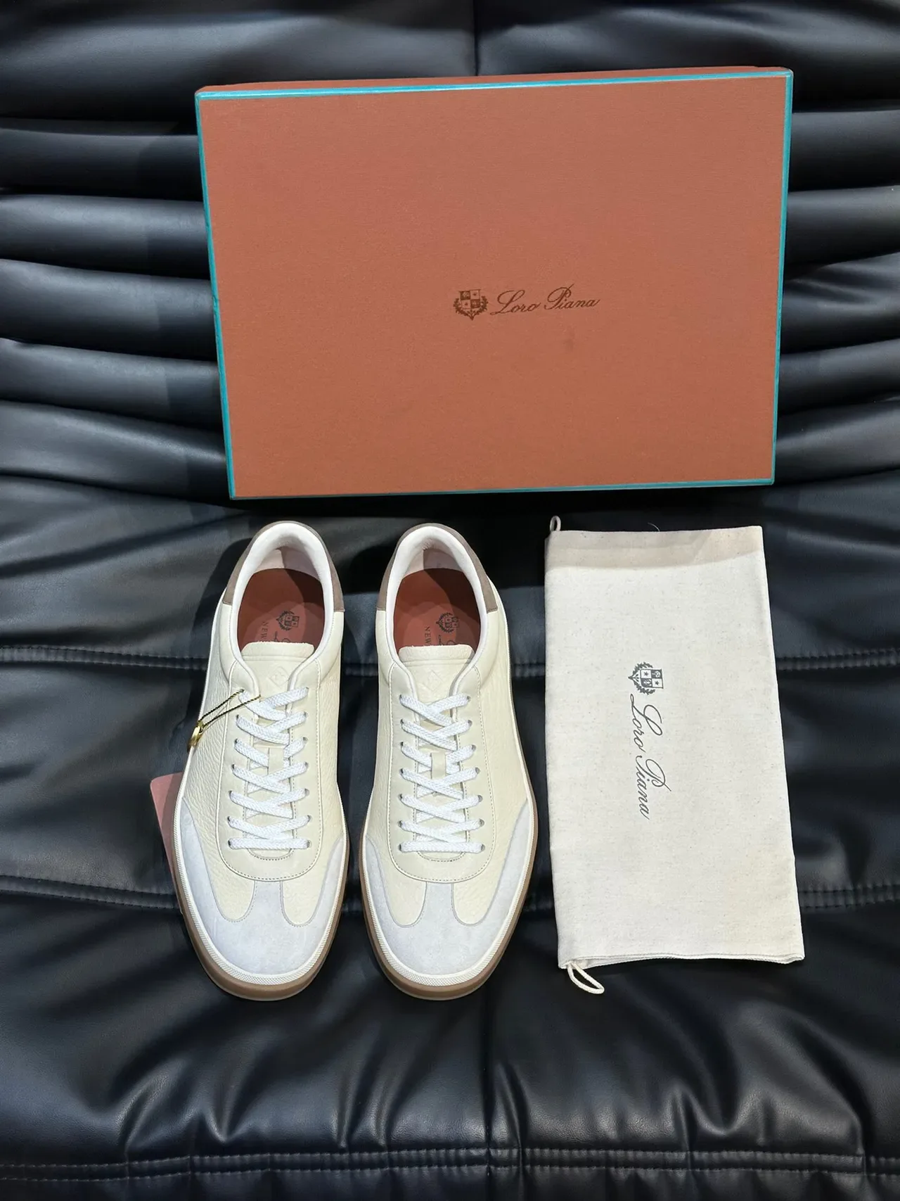 Loro Piana 极简皮革拼接橡筋底运动鞋 3