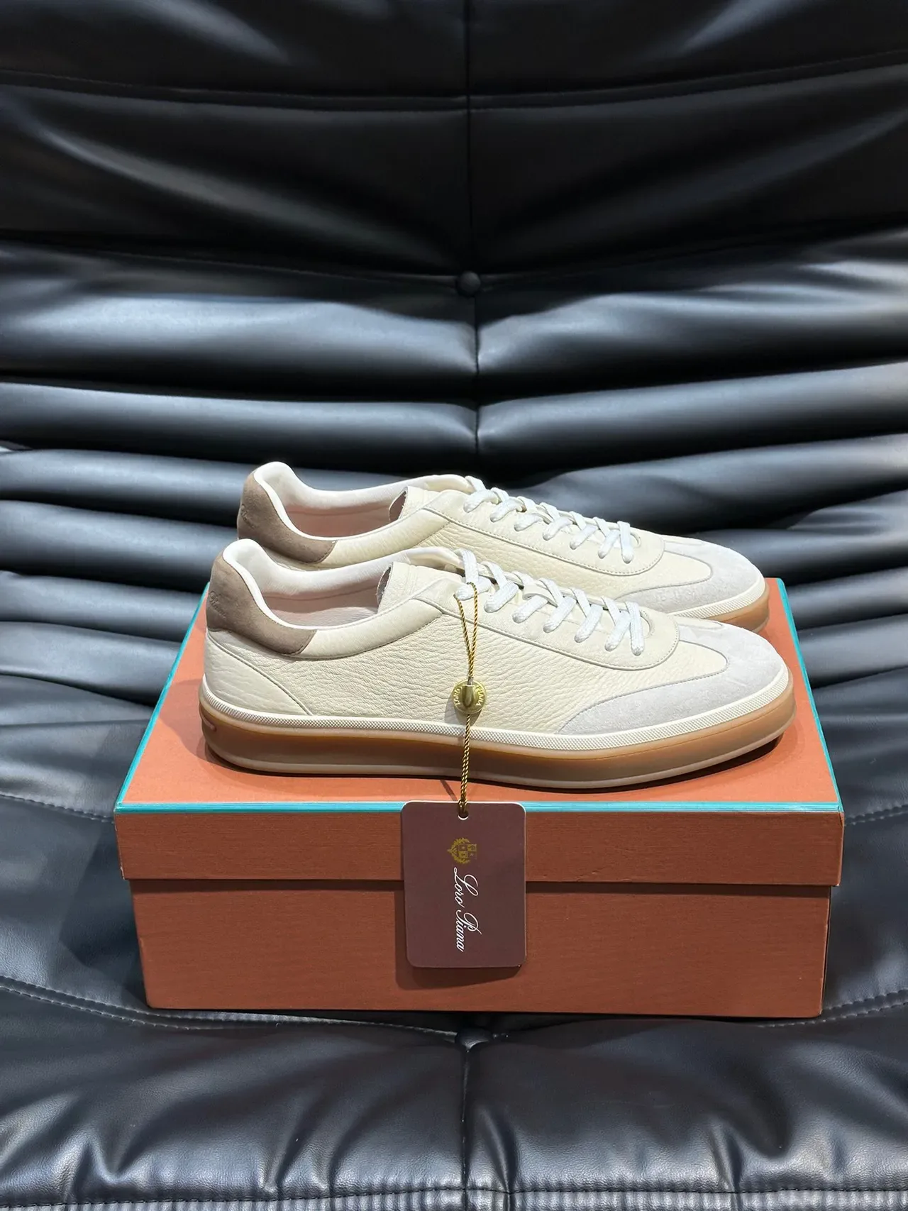 Loro Piana 极简皮革拼接橡筋底运动鞋 4