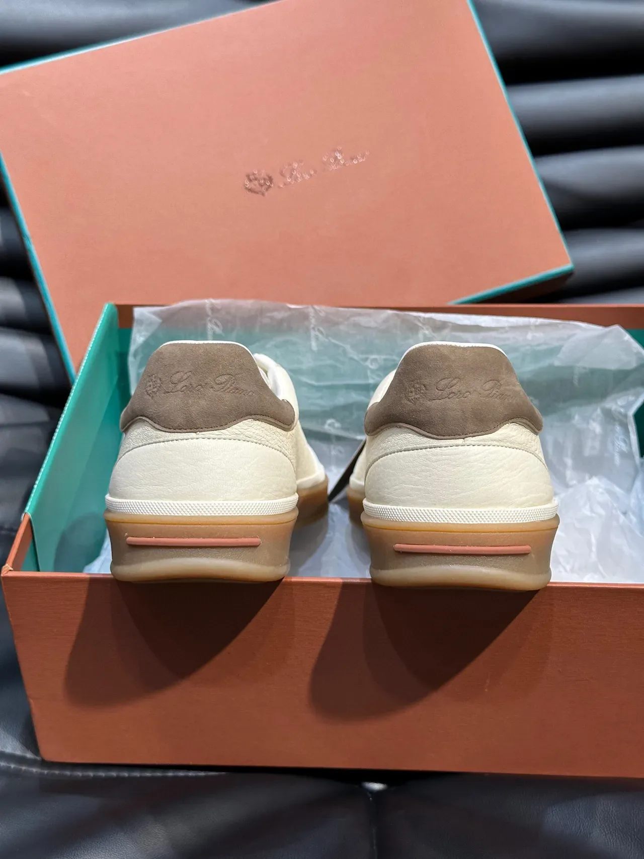 Loro Piana 极简皮革拼接橡筋底运动鞋 6