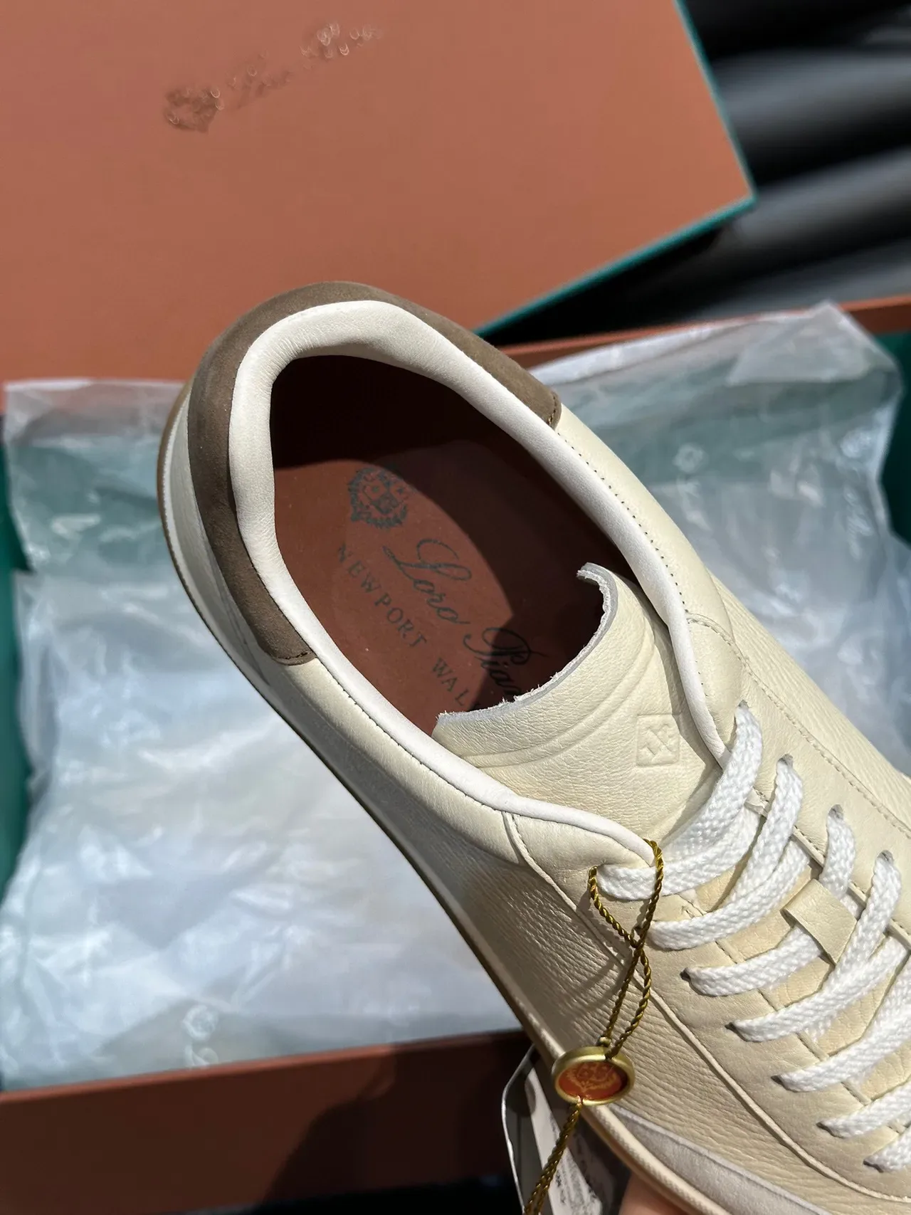 Loro Piana 极简皮革拼接橡筋底运动鞋 8