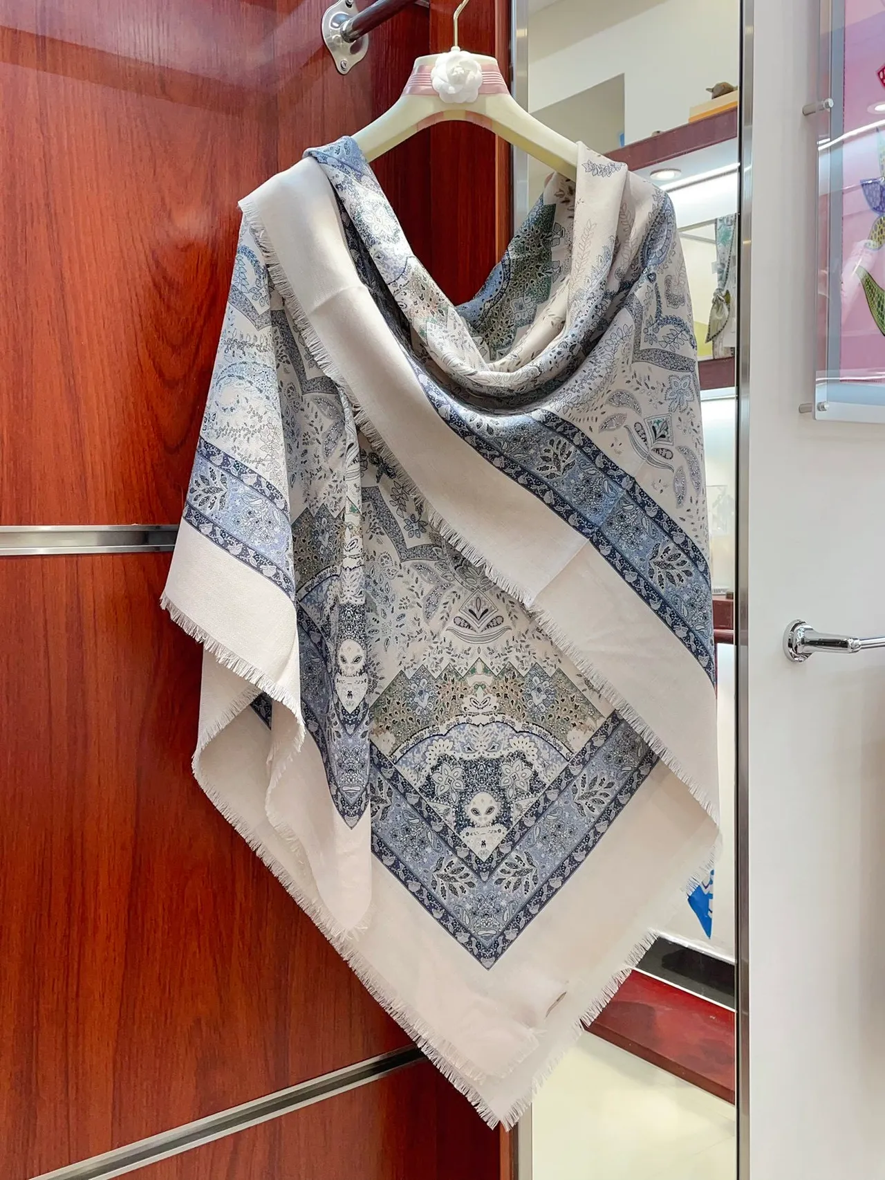 Loro Piana पैसली-प्रिंट फ्रिंज्ड कैश्मीर स्कार्फ 8