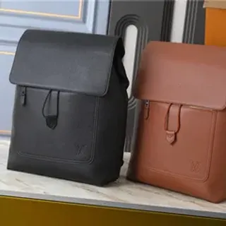 Louis Vuitton حقيبة ظهرية جلدية سوداء وبنية هيكلية مغلقة بغطاء طي