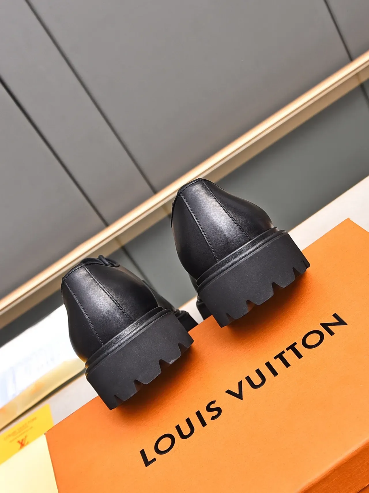 Louis Vuitton Chaussures Oxford Cuir Lisse Noir Semelle Chunky Lug 4