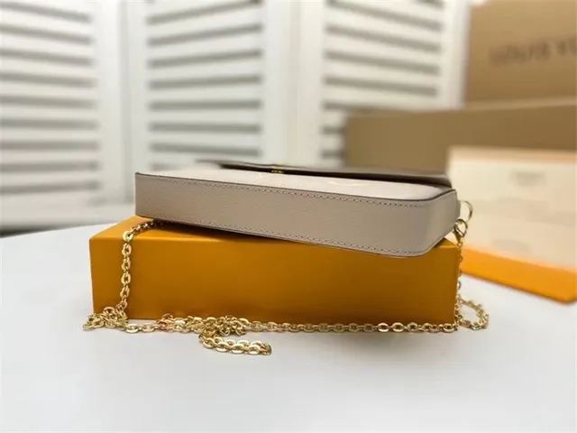 Louis Vuitton حقيبة سلسلة سوداء ذهبية غلاف ظرف مطبوعة مونوغرام 7