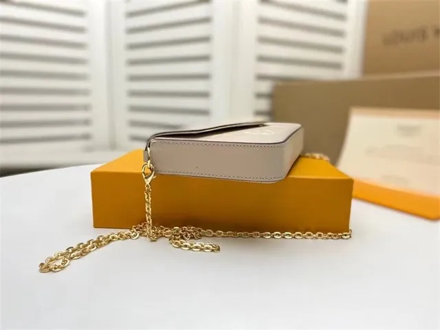 Louis Vuitton حقيبة سلسلة سوداء ذهبية غلاف ظرف مطبوعة مونوغرام 8
