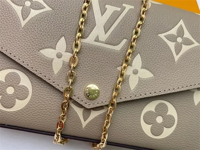 Louis Vuitton حقيبة سلسلة سوداء ذهبية غلاف ظرف مطبوعة مونوغرام 15