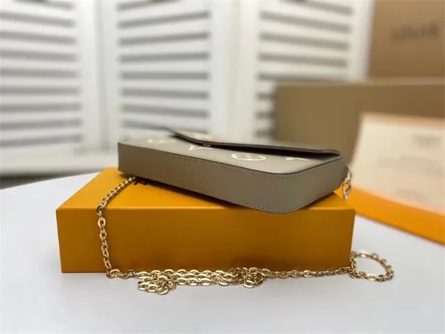 Louis Vuitton حقيبة سلسلة سوداء ذهبية غلاف ظرف مطبوعة مونوغرام 16