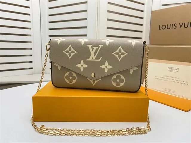 Louis Vuitton حقيبة سلسلة سوداء ذهبية غلاف ظرف مطبوعة مونوغرام 19