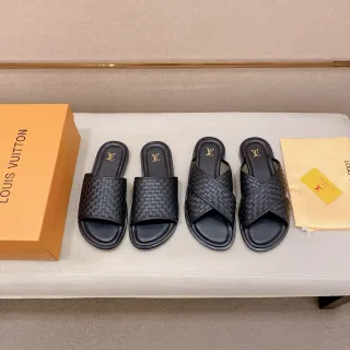 Louis Vuitton Chinelos de couro preto e dourado tecido com tira cruzada