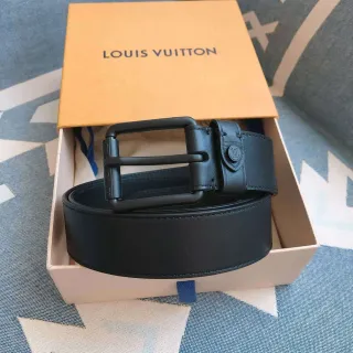 Louis Vuitton Cinturón de Cuero de Grano Completo Suave con Hardware Negro Mate
