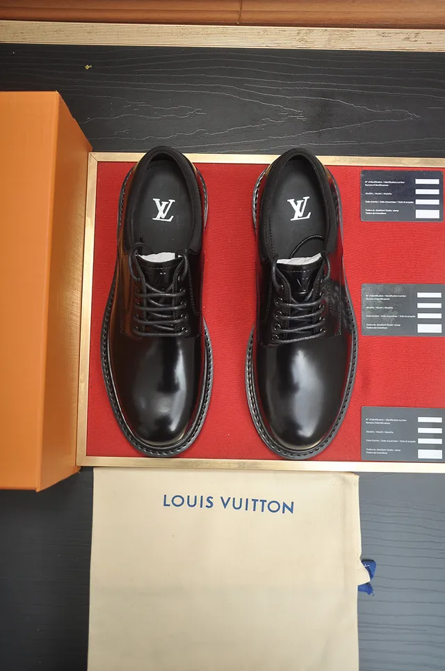 Louis Vuitton কালো পালিশড লেদার ক্যাপ টো অক্সফোর্ড জুতো 5