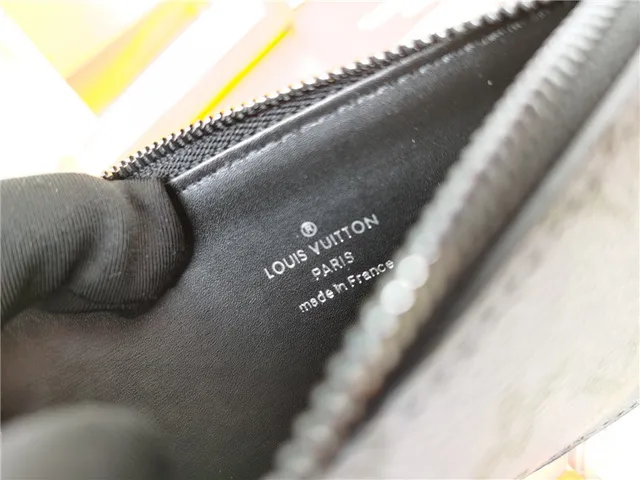 Louis Vuitton Noir Argent Monogram Recouvert de Toile Fermeture zippée supérieure Portefeuille court 3