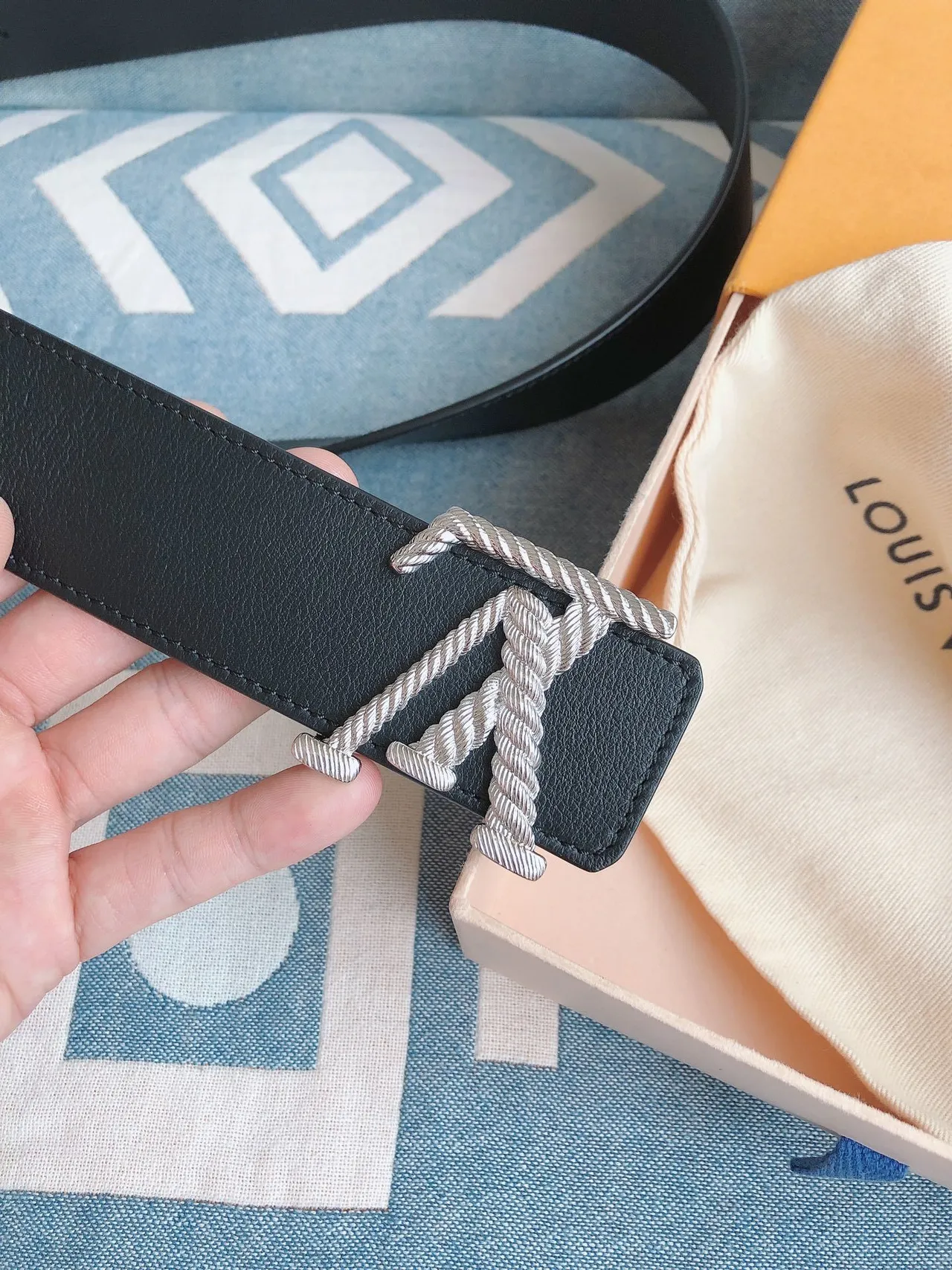 Louis Vuitton Correa de cuero negra plata texturizada trenzada LV Monogram hebilla cinturón de cuero 5