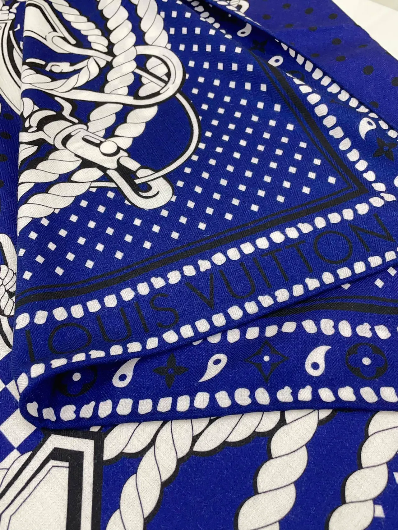 Louis Vuitton Blue and White Rope Print Silk Scarf 6