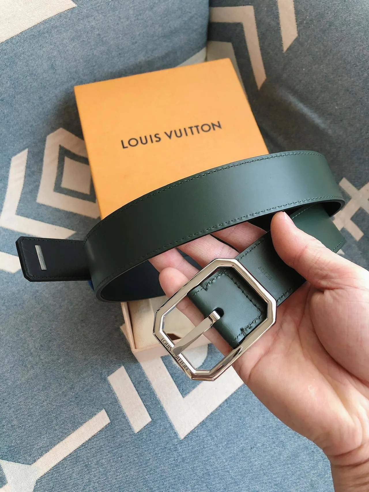 Louis Vuitton Boucle Hexagonale Verde Prata Fivela Hexagonal Polida de Metal Cinto de Couro Liso 5