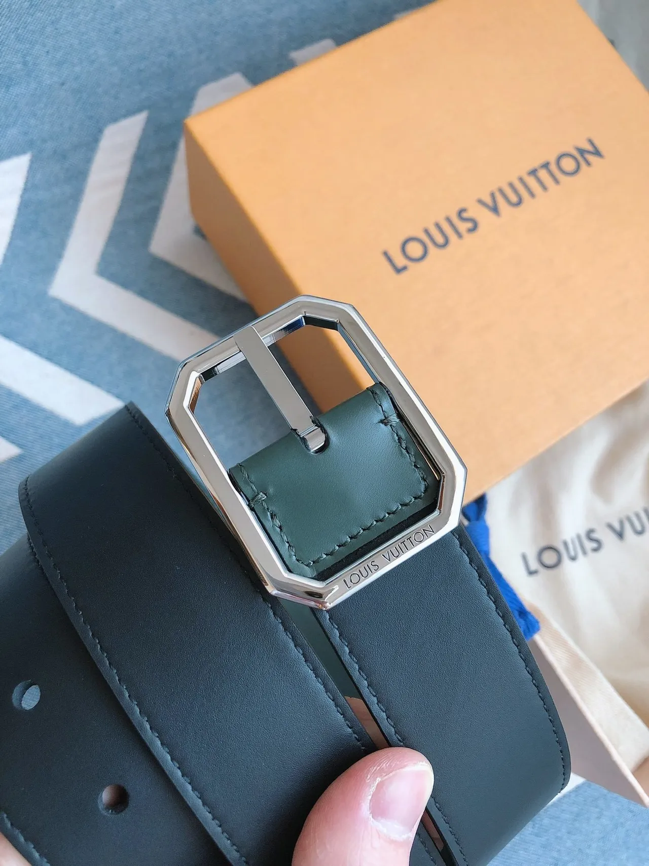 Louis Vuitton Boucle Hexagonale Verde Prata Fivela Hexagonal Polida de Metal Cinto de Couro Liso 7