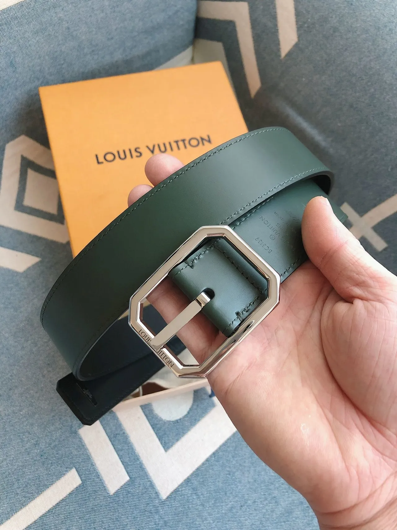 Louis Vuitton Boucle Hexagonale Verde Prata Fivela Hexagonal Polida de Metal Cinto de Couro Liso 8