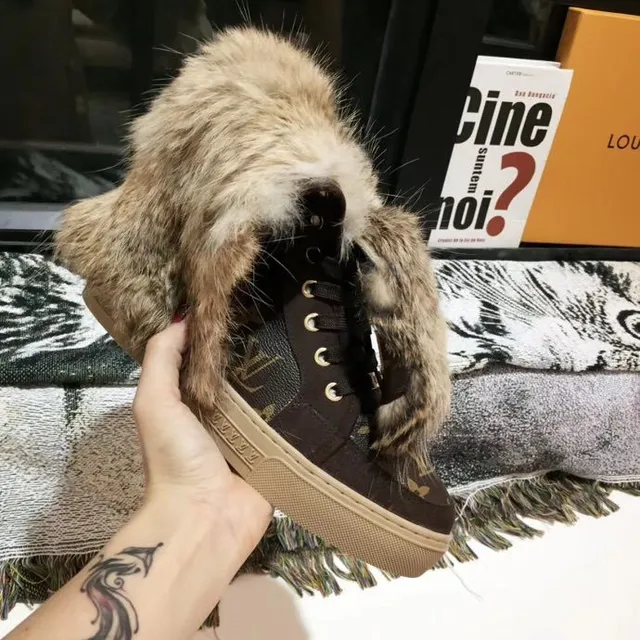 Louis Vuitton Marrom Bege Monograma Tela Colar com Revestimento de Pelos Botas de Neve 2