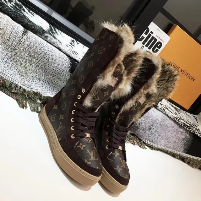 Louis Vuitton Marrom Bege Monograma Tela Colar com Revestimento de Pelos Botas de Neve 3