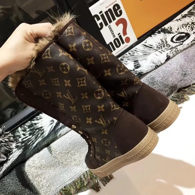 Louis Vuitton Marrom Bege Monograma Tela Colar com Revestimento de Pelos Botas de Neve 6