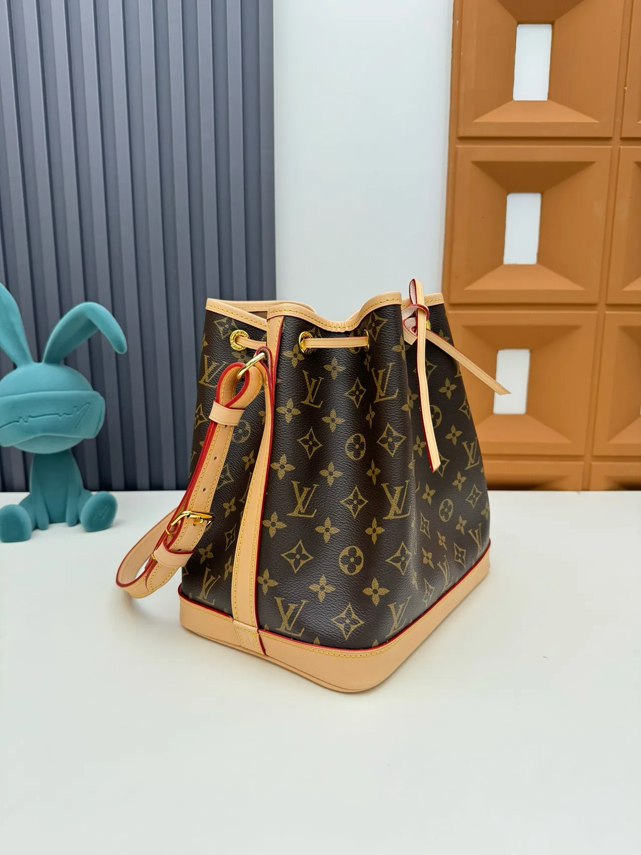 Louis Vuitton বাদামী বেইজ মনোগ্রাম কোটেড ক্যানভাস ট্যান লেদার ট্রিম বাকেট ব্যাগ 5