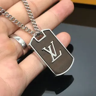 Colar Louis Vuitton Marrom Prata Dog Tag Silhouette Face Metal Escovado