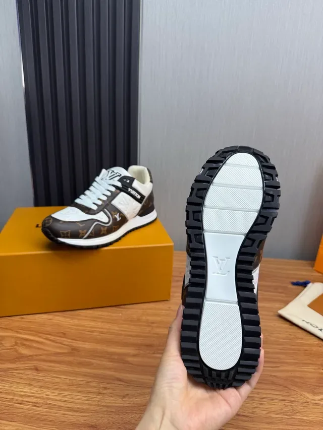 Louis Vuitton Sneakers Lifestyle Marron Blanc Monogramme Canvas Superpositions en Cuir 9