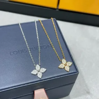 Colar Louis Vuitton Pendente Floral Prata e Dourado Flor de Quatro Pétalas Cristais Pavé