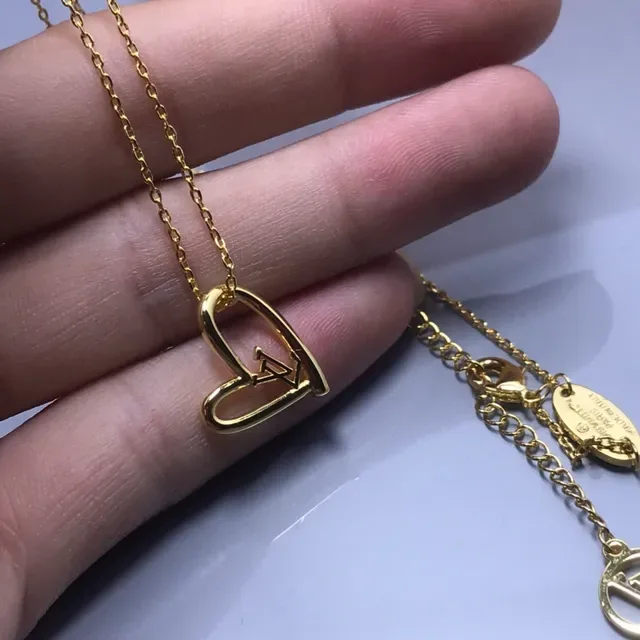 Colar LV Heart e Monogram Disc de Louis Vuitton em tom dourado 2