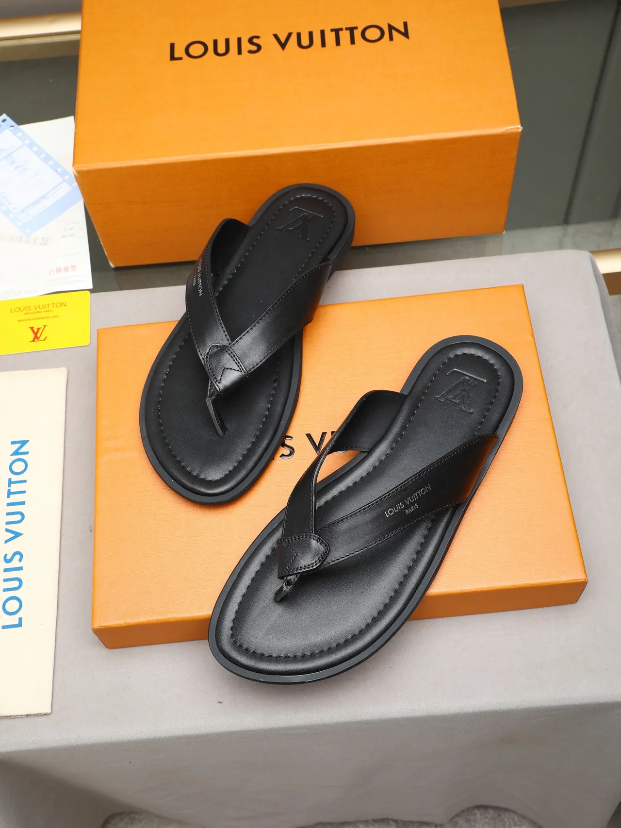 Louis Vuitton tongs en cuir 2