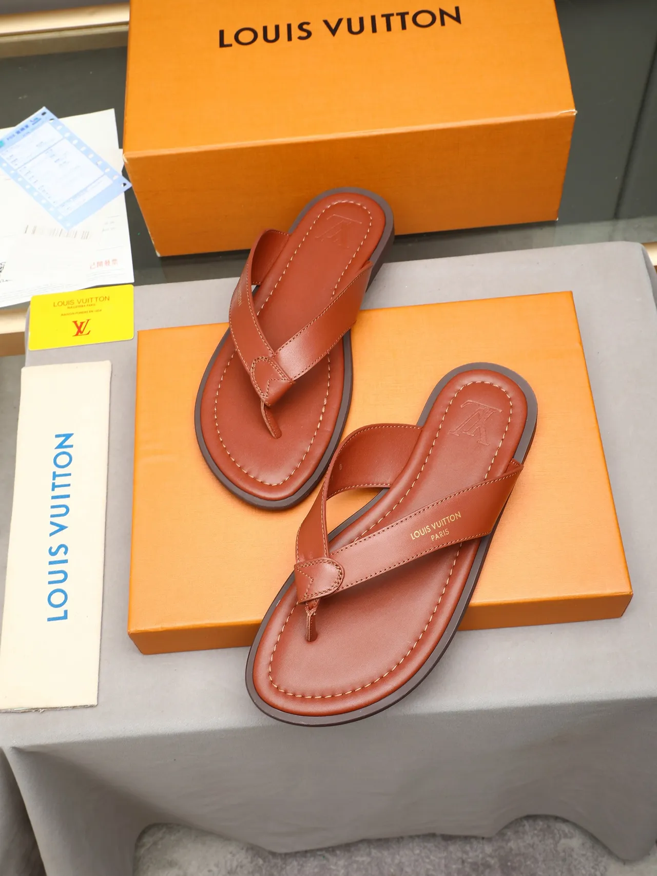 Louis Vuitton tongs en cuir 3
