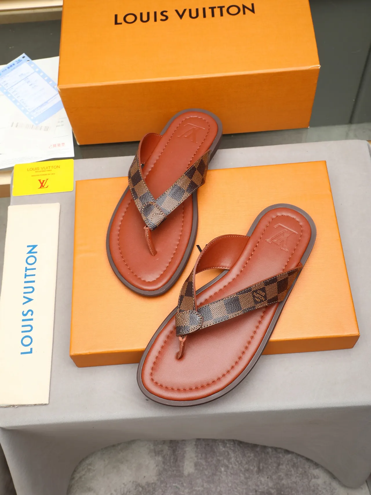 Louis Vuitton tongs en cuir 5