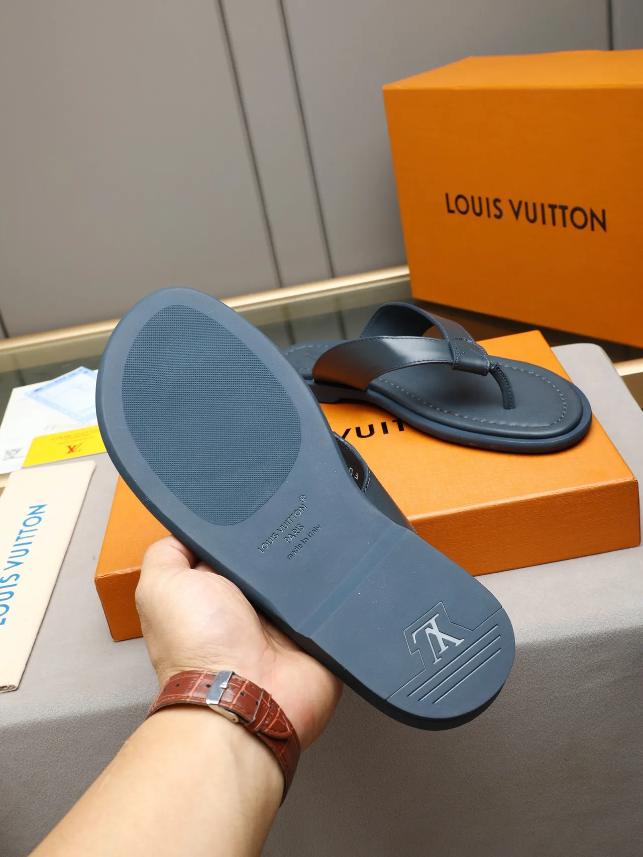Louis Vuitton tongs en cuir 9