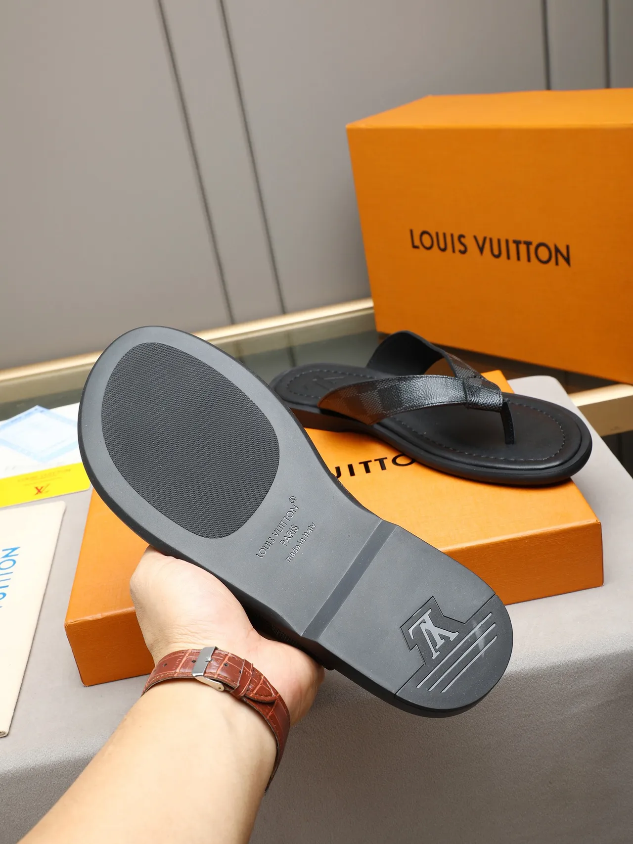 Louis Vuitton tongs en cuir 11